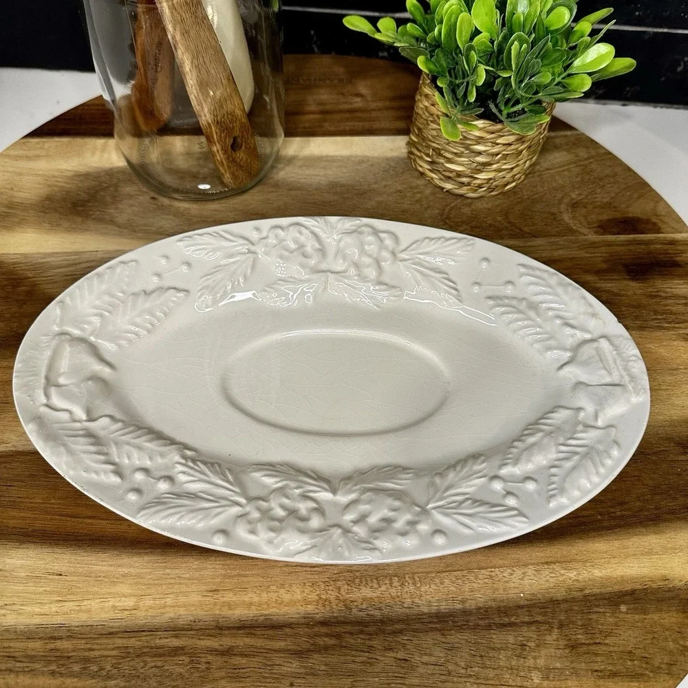 Crate & Barrel Holiday Serving Plate 11in - Picture 1 of 5